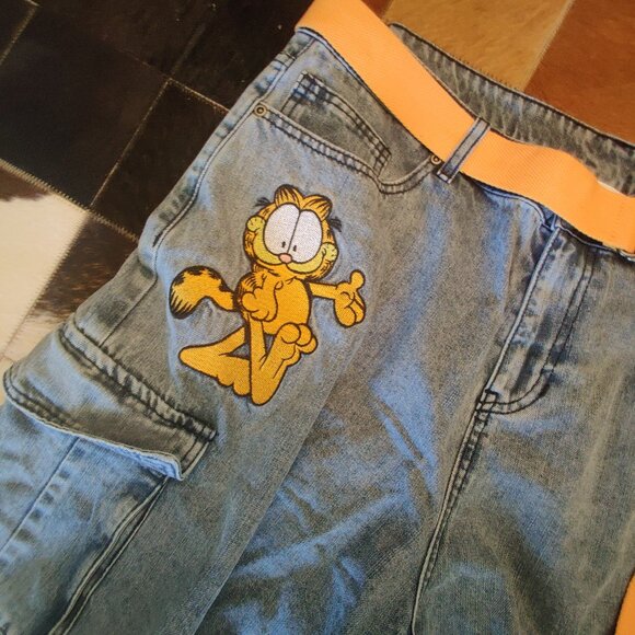 Her Universe Garfield denim shorts size 18 New - Picture 3 of 5